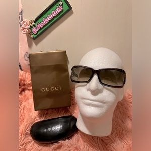 Gucci Sunglasses with interlocking G